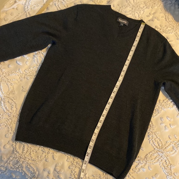 Bonobos Men's dark grey Standard Fit Merino Wool V-neck Sweater - Picture 4 of 6